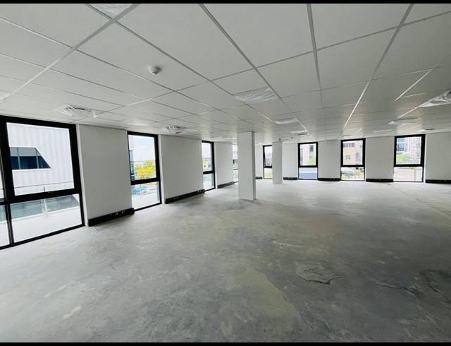 349M² OFFICE TO LET IN VORNA VALLEY
